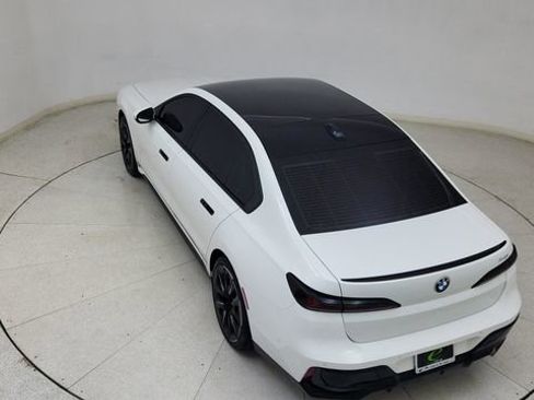 Used 2023 BMW 740i w/ Executive Package image 86