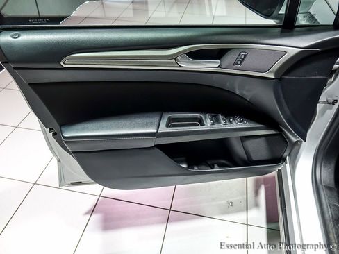 Used 2019 Ford Fusion SE image 24