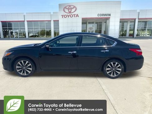 Used 2017 Nissan Altima 2.5 SV w/ Convenience Package FWD image 3