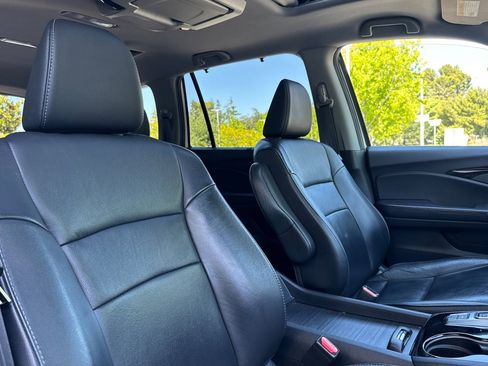 Used 2019 Honda Pilot Touring image 32