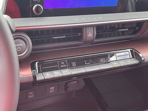 Used 2026 Toyota Prius Plug-In Hybrid image 6