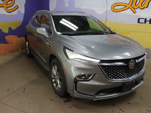 Used 2023 Buick Enclave Avenir w/ Avenir Technology Package AWD/4WD image 2