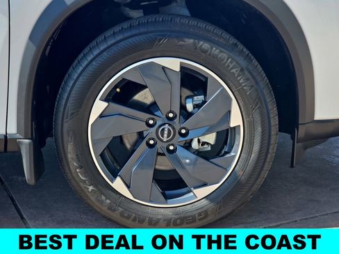 Used 2024 Nissan Rogue SV FWD image 38