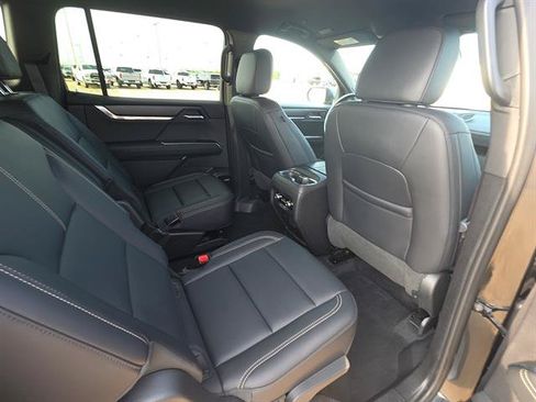 Used 2024 GMC Acadia Elevation FWD image 18