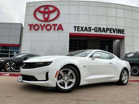 Used 2022 Chevrolet Camaro LT RWD image 2