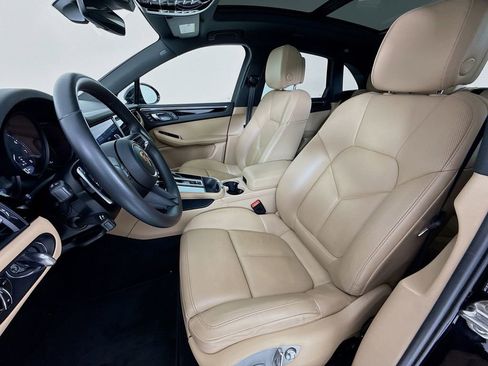 Certified 2022 Porsche Macan AWD/4WD image 5
