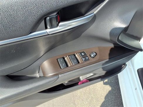 Used 2024 Toyota Camry SE image 12