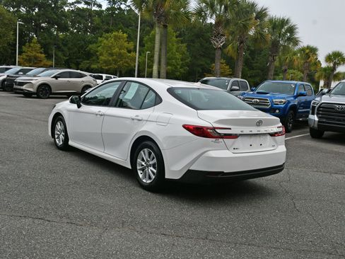 Used 2025 Toyota Camry LE FWD image 3