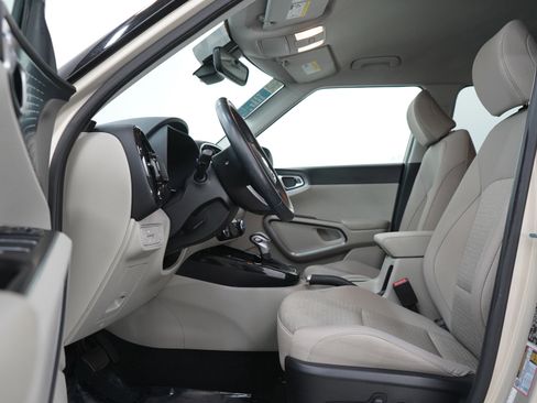 Used 2020 Kia Soul EX image 21