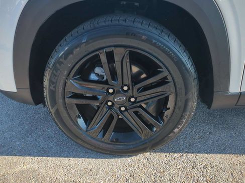Used 2024 Chevrolet Trax ACTIV w/ Sunroof Package FWD image 32