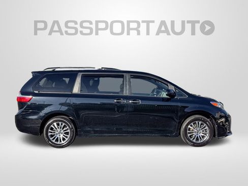 Used 2019 Toyota Sienna XLE image 8