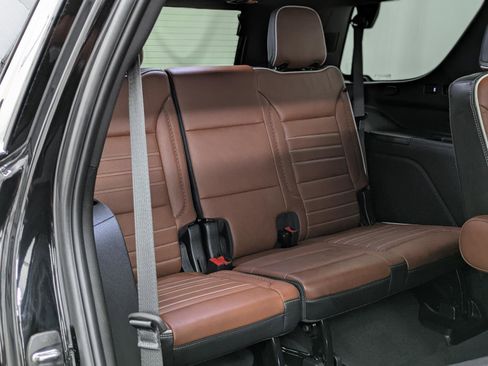 Used 2024 GMC Yukon Denali Ultimate image 28