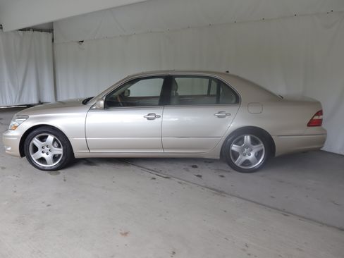 Used 2005 Lexus LS 430 RWD image 25