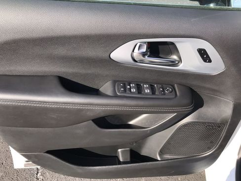 New 2026 Chrysler Pacifica Limited w/ Uconnect Theater Family Group image 13