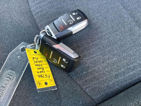 Used 2024 RAM 3500 Big Horn w/ Sport Appearance Package image 10