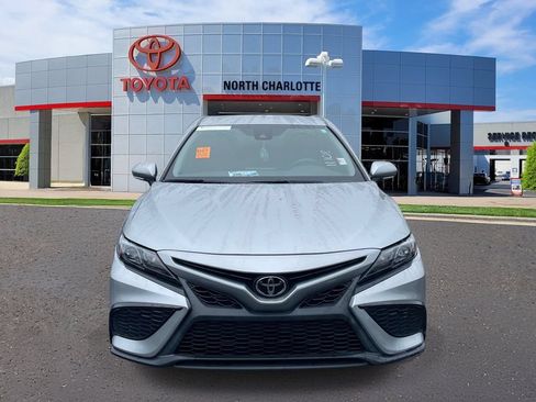 Used 2022 Toyota Camry SE w/ Convenience Package FWD image 3