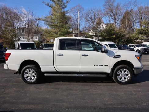 Used 2017 Nissan Titan SL image 8