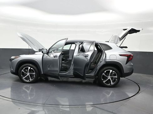 Used 2024 Chevrolet Trax RS FWD image 38