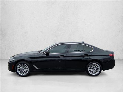 Used 2021 BMW 530e w/ Premium Package image 9