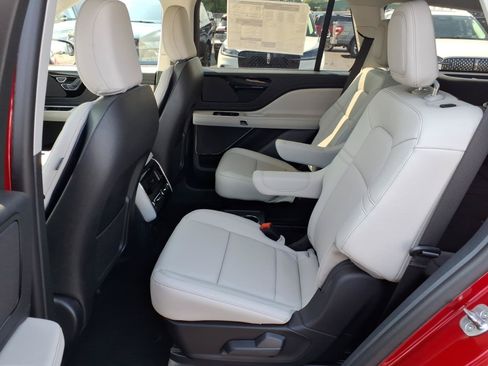 New 2026 Lincoln Aviator AWD image 6