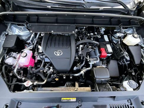 Certified 2024 Toyota Highlander XLE image 32