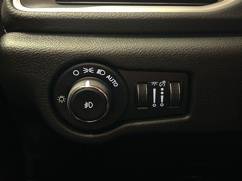 New 2026 Chrysler Pacifica Select image 7