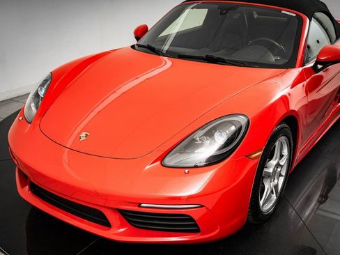 Used 2021 Porsche 718 Boxster RWD image 13