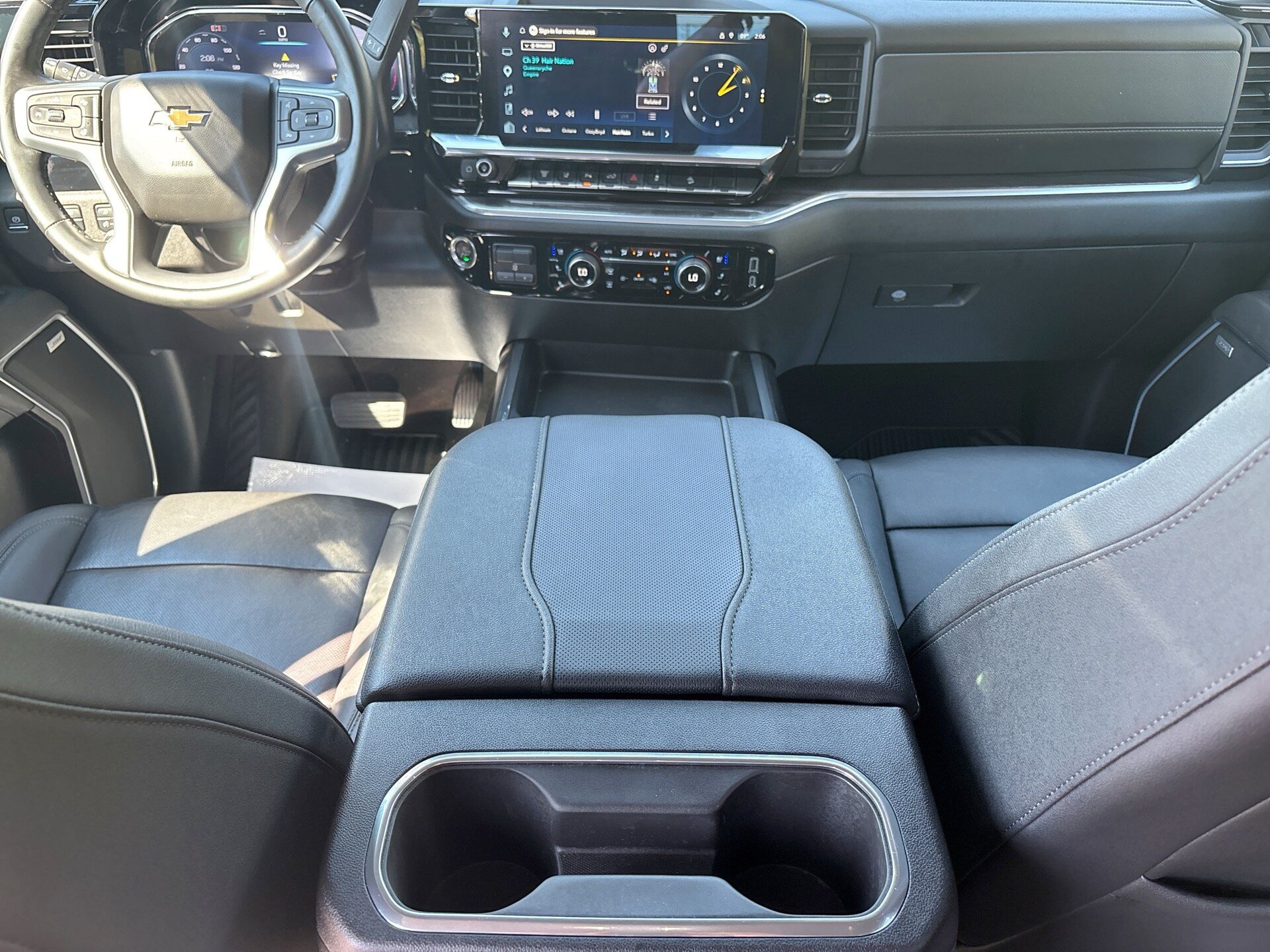 Used 2025 Chevrolet Silverado 2500 LTZ w/ LTZ Convenience Package AWD/4WD image 33