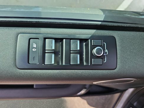 Used 2019 Land Rover Discovery HSE AWD/4WD image 32