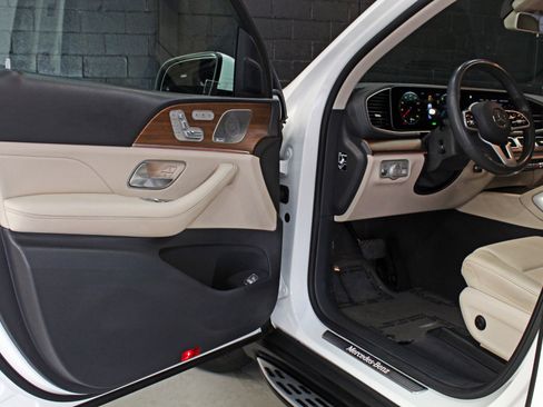 Used 2020 Mercedes-Benz GLS 450 4MATIC image 31