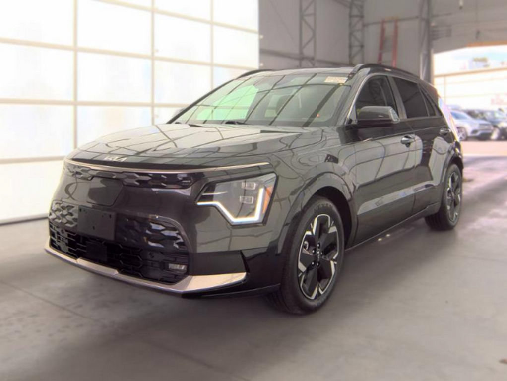 Used 2023 Kia Niro Wave w/ Wave Preserve Package FWD image 2