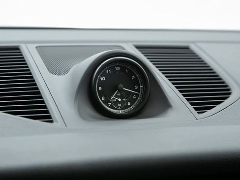 Certified 2024 Porsche Macan image 25