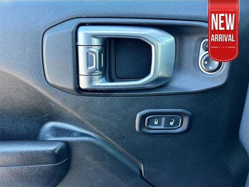 Used 2018 Jeep Wrangler Unlimited Sport S image 19