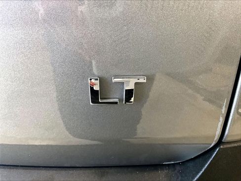 Used 2023 Chevrolet Traverse LT image 30