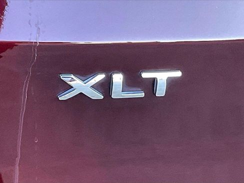 Used 2018 Ford Explorer XLT w/ Equipment Group 202A image 8