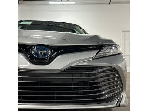 Used 2018 Toyota Camry XLE FWD image 5