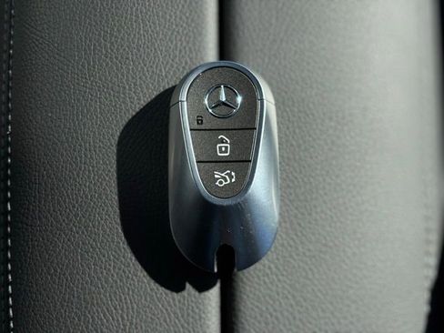 Used 2025 Mercedes-Benz GLC 300 4MATIC image 64