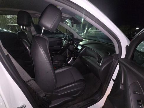 Used 2022 Chevrolet Trax LT w/ Sport Edition image 28