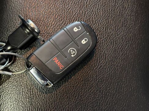 Used 2025 Jeep Compass Limited image 21