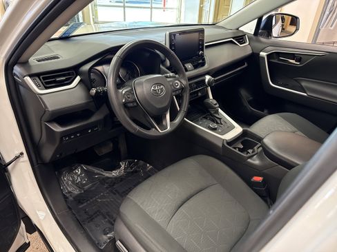 Used 2021 Toyota RAV4 XLE w/ Convenience Package image 7