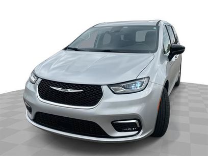 Used 2024 Chrysler Pacifica Limited