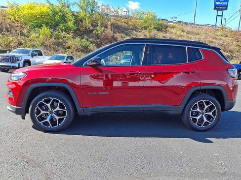 Used 2025 Jeep Compass Limited image 4
