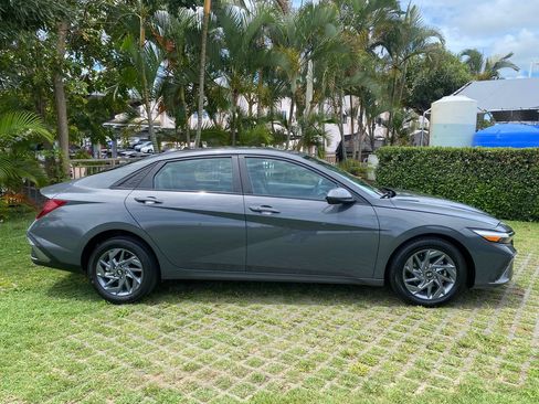 Certified 2024 Hyundai Elantra SEL FWD image 8