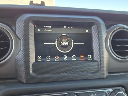 Certified 2023 Jeep Gladiator Sport image 11