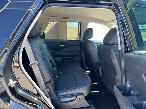 Used 2025 Nissan Pathfinder SL w/ Cargo Package FWD image 17