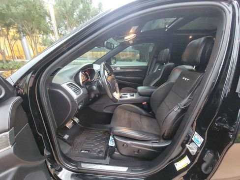 Used 2021 Jeep Grand Cherokee SRT image 9