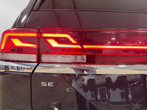 Used 2025 Volkswagen Atlas SE image 47