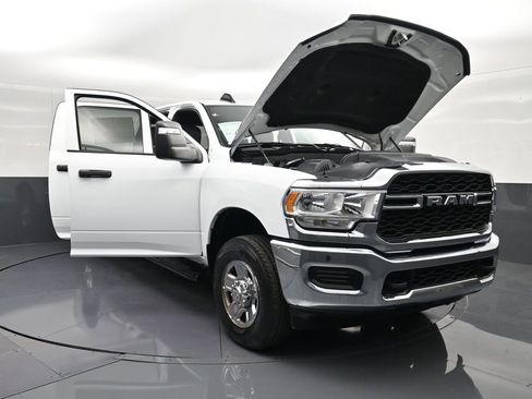Used 2024 RAM 2500 Tradesman w/ Chrome Appearance Group AWD/4WD image 37