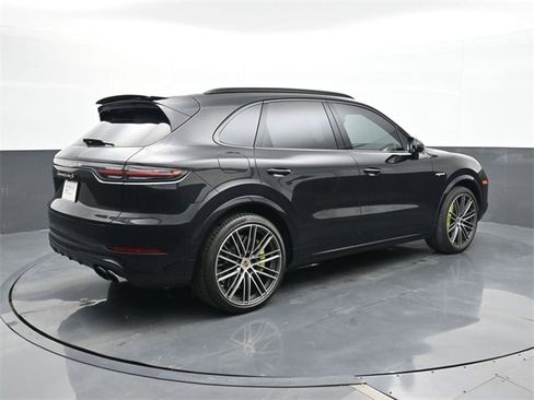 Used 2022 Porsche Cayenne Turbo S image 23