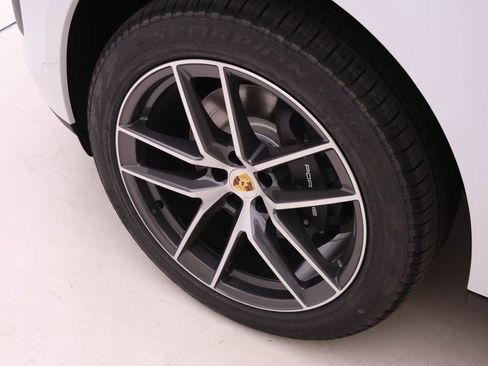 Used 2025 Porsche Macan image 7